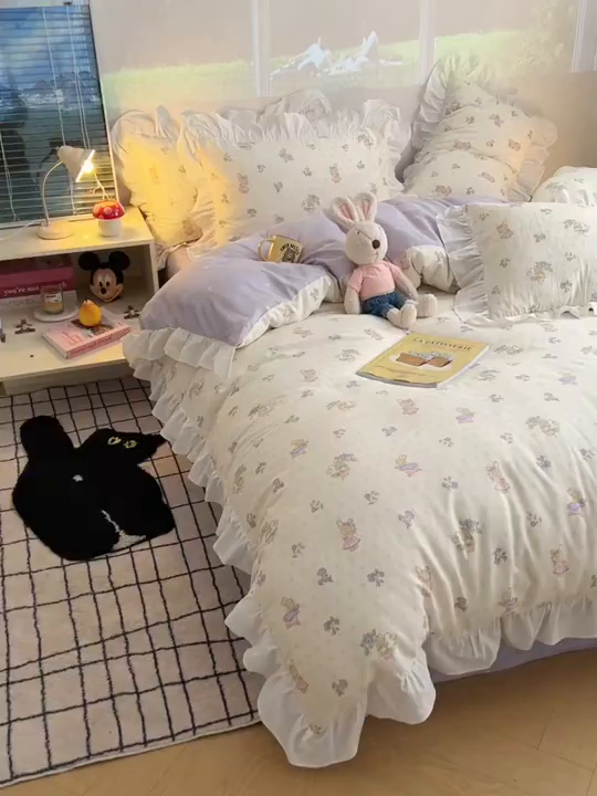 91家纺网 家纺一手货源 找家纺 六巷胡同 2026春夏新款韩式INS减龄花边款全棉卡通四件套 花边假日庄园兔