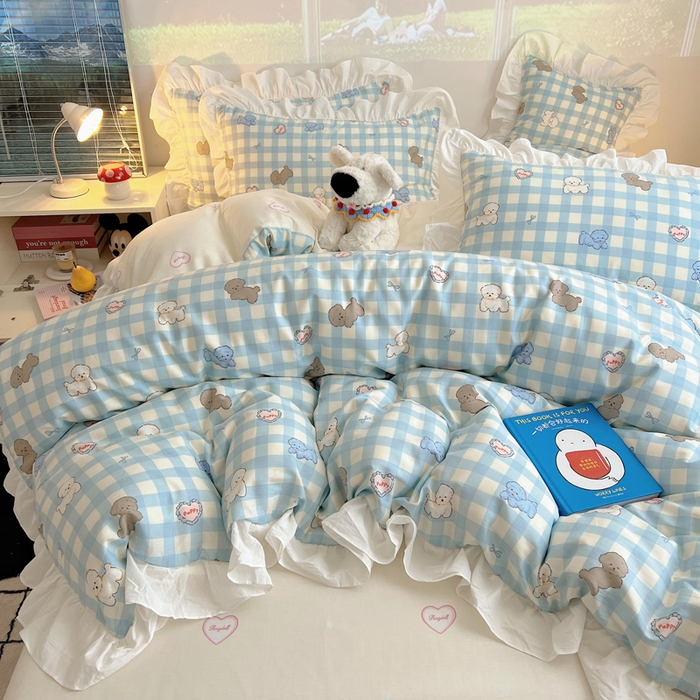 91家纺网 家纺一手货源 找家纺 六巷胡同 2026春夏新款韩式INS减龄花边款全棉卡通四件套 花边蓝格奶油狗