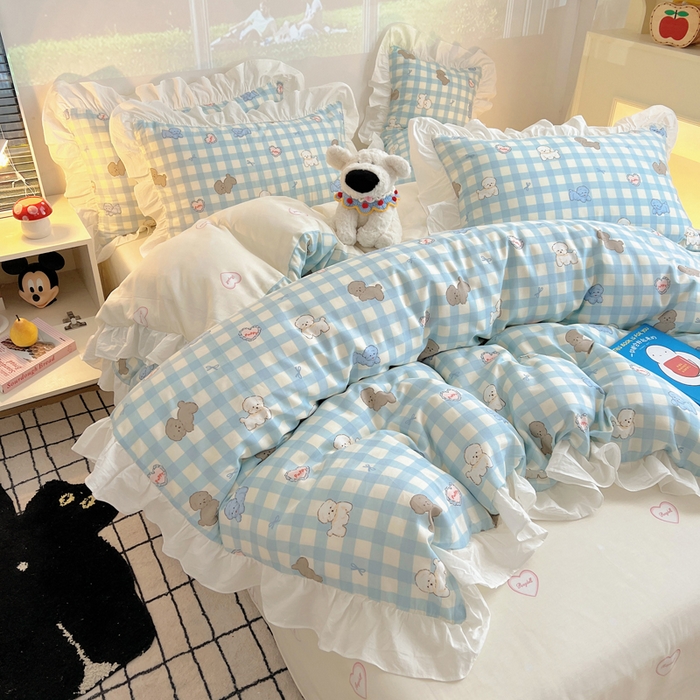 91家纺网 家纺一手货源 找家纺 六巷胡同 2026春夏新款韩式INS减龄花边款全棉卡通四件套 花边蓝格奶油狗