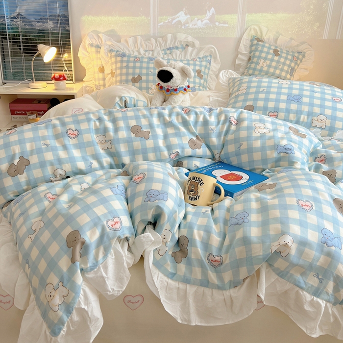 91家纺网 家纺一手货源 找家纺 六巷胡同 2026春夏新款韩式INS减龄花边款全棉卡通四件套 花边蓝格奶油狗