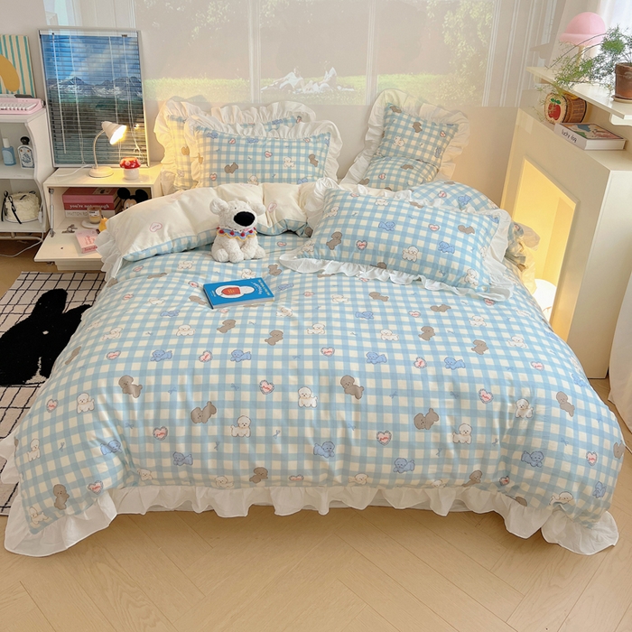 91家纺网 家纺一手货源 找家纺 六巷胡同 2026春夏新款韩式INS减龄花边款全棉卡通四件套 花边蓝格奶油狗