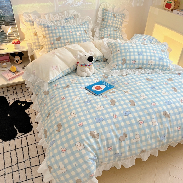 91家纺网 家纺一手货源 找家纺 六巷胡同 2026春夏新款韩式INS减龄花边款全棉卡通四件套 花边蓝格奶油狗