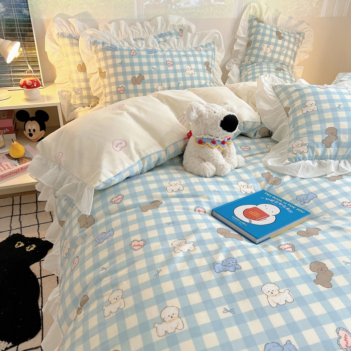 91家纺网 家纺一手货源 找家纺 六巷胡同 2026春夏新款韩式INS减龄花边款全棉卡通四件套 花边蓝格奶油狗