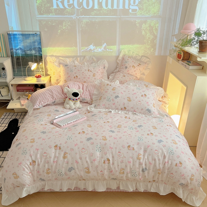 91家纺网 家纺一手货源 找家纺 六巷胡同 2026春夏新款韩式INS减龄花边款全棉卡通四件套 花边浪漫碎花犬