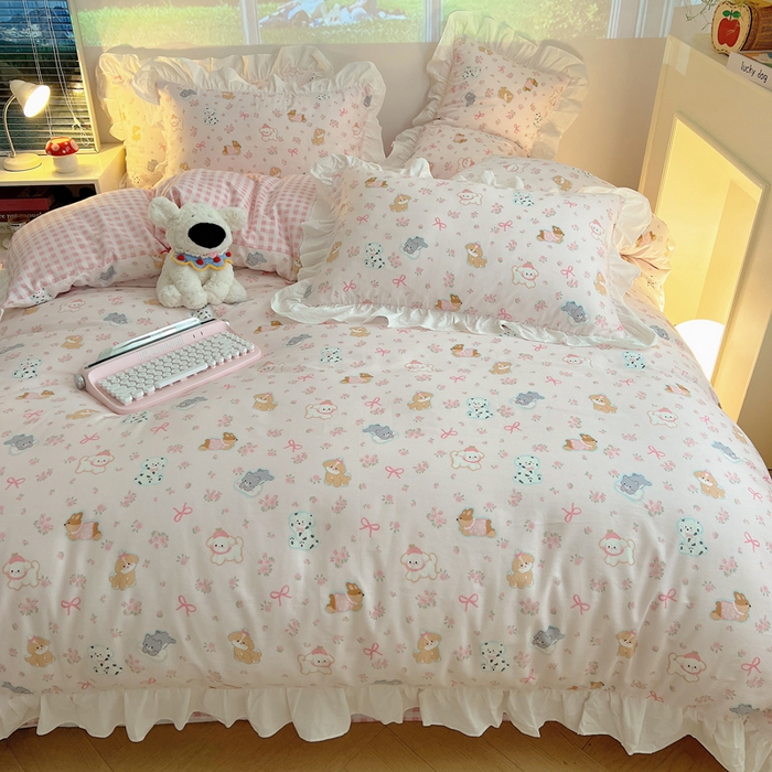 91家纺网 家纺一手货源 找家纺 六巷胡同 2026春夏新款韩式INS减龄花边款全棉卡通四件套 花边浪漫碎花犬