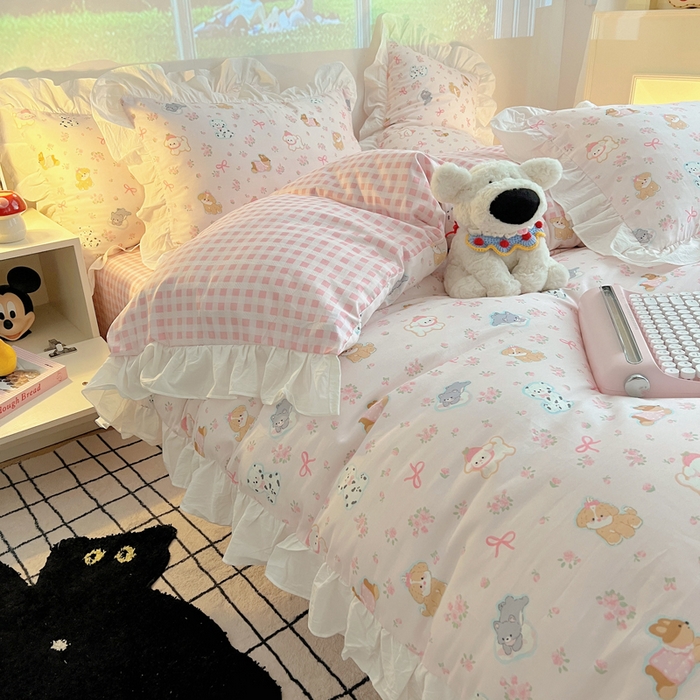 91家纺网 家纺一手货源 找家纺 六巷胡同 2026春夏新款韩式INS减龄花边款全棉卡通四件套 花边浪漫碎花犬