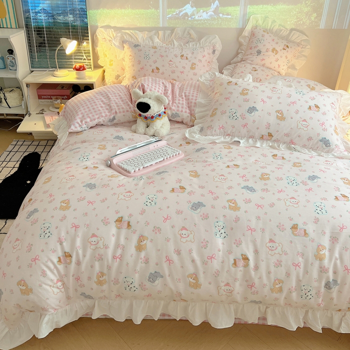 91家纺网 家纺一手货源 找家纺 六巷胡同 2026春夏新款韩式INS减龄花边款全棉卡通四件套 花边浪漫碎花犬