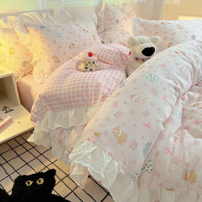 91家纺网 家纺一手货源 找家纺 六巷胡同 2026春夏新款韩式INS减龄花边款全棉卡通四件套 花边浪漫碎花犬