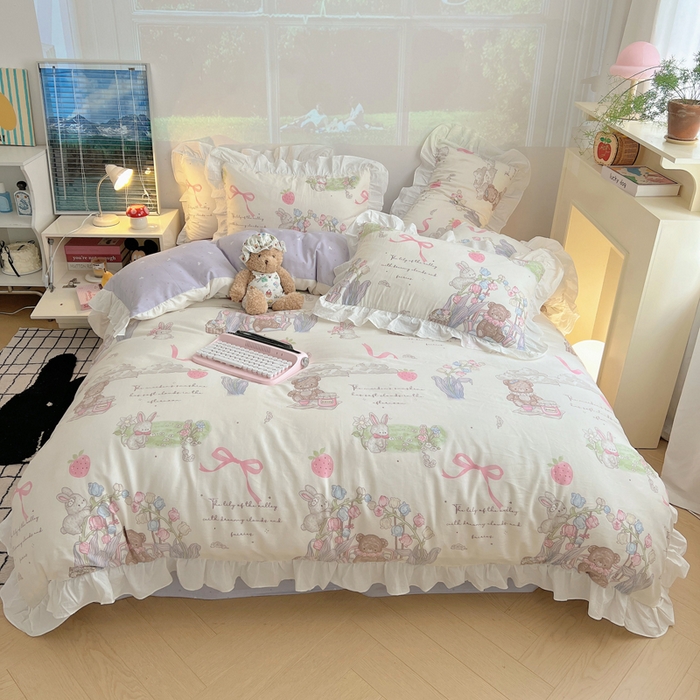 91家纺网 家纺一手货源 找家纺 六巷胡同 2026春夏新款韩式INS减龄花边款全棉卡通四件套 花边秘境花园熊