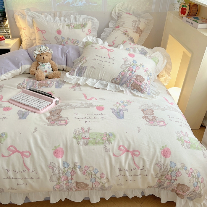 91家纺网 家纺一手货源 找家纺 六巷胡同 2026春夏新款韩式INS减龄花边款全棉卡通四件套 花边秘境花园熊