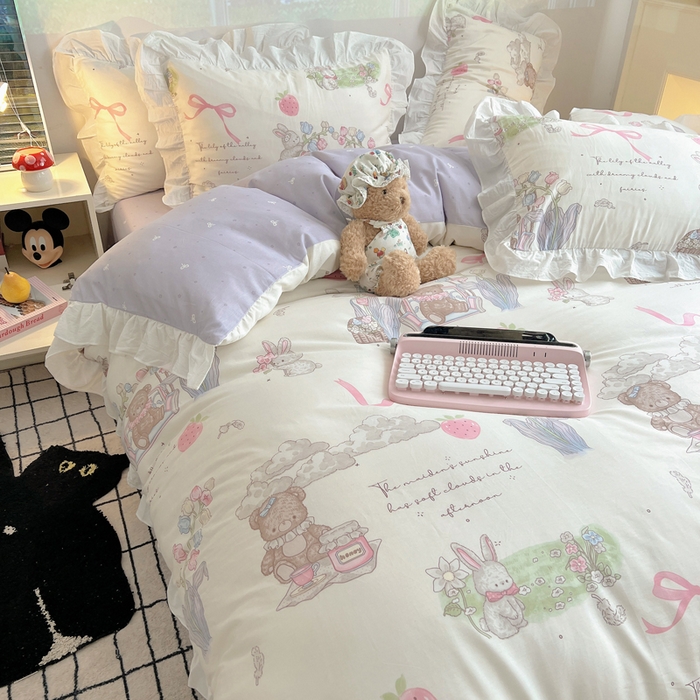 91家纺网 家纺一手货源 找家纺 六巷胡同 2026春夏新款韩式INS减龄花边款全棉卡通四件套 花边秘境花园熊