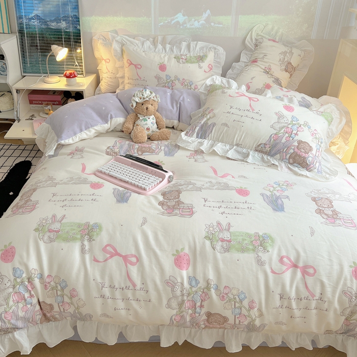 91家纺网 家纺一手货源 找家纺 六巷胡同 2026春夏新款韩式INS减龄花边款全棉卡通四件套 花边秘境花园熊