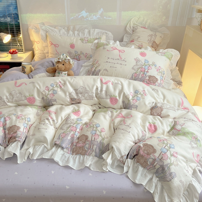 91家纺网 家纺一手货源 找家纺 六巷胡同 2026春夏新款韩式INS减龄花边款全棉卡通四件套 花边秘境花园熊