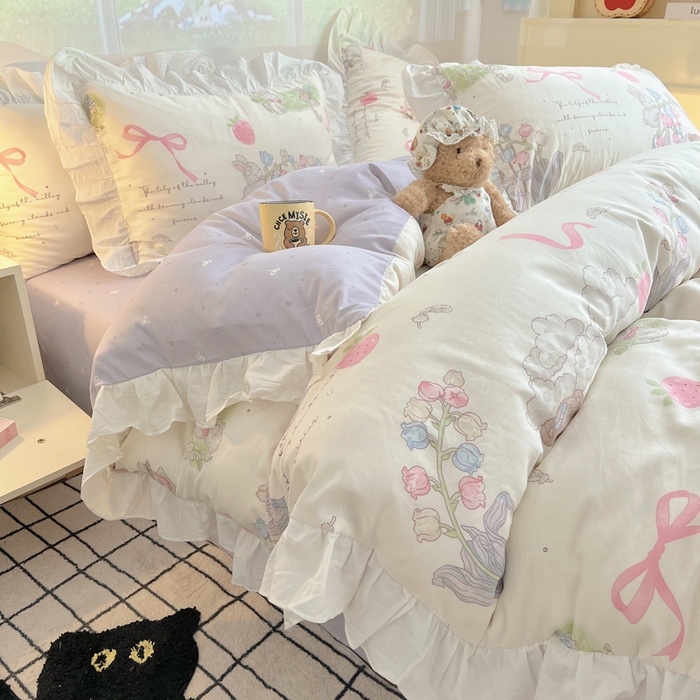 91家纺网 家纺一手货源 找家纺 六巷胡同 2026春夏新款韩式INS减龄花边款全棉卡通四件套 花边秘境花园熊