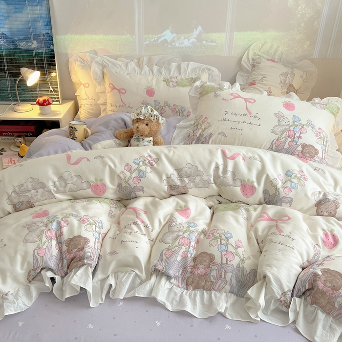 91家纺网 家纺一手货源 找家纺 六巷胡同 2026春夏新款韩式INS减龄花边款全棉卡通四件套 花边秘境花园熊