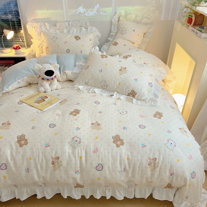 91家纺网 家纺一手货源 找家纺 六巷胡同 2026春夏新款韩式INS减龄花边款全棉卡通四件套 花边奶油甜心熊