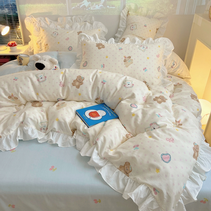 91家纺网 家纺一手货源 找家纺 六巷胡同 2026春夏新款韩式INS减龄花边款全棉卡通四件套 花边奶油甜心熊