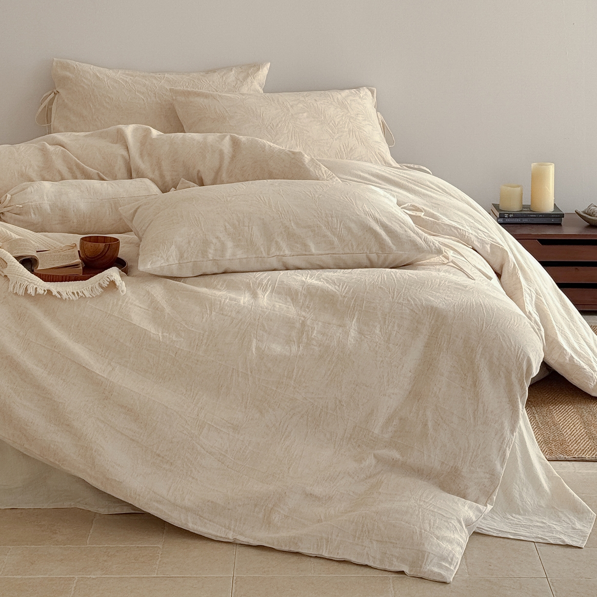 91家纺网 家纺一手货源 找家纺 极简 2026新款全棉亚麻浮雕提花四件套-场景二（控价：小号195标准295加大313） 风过藤蔓