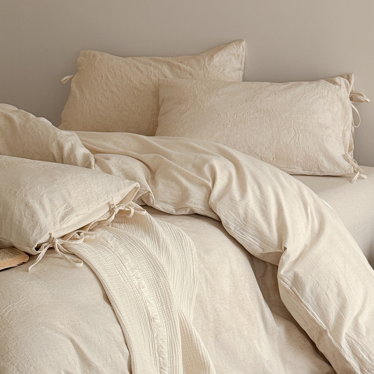 91家纺网 家纺一手货源 找家纺 极简 2026新款全棉亚麻浮雕提花四件套-场景二（控价：小号195标准295加大313） 林间絮语