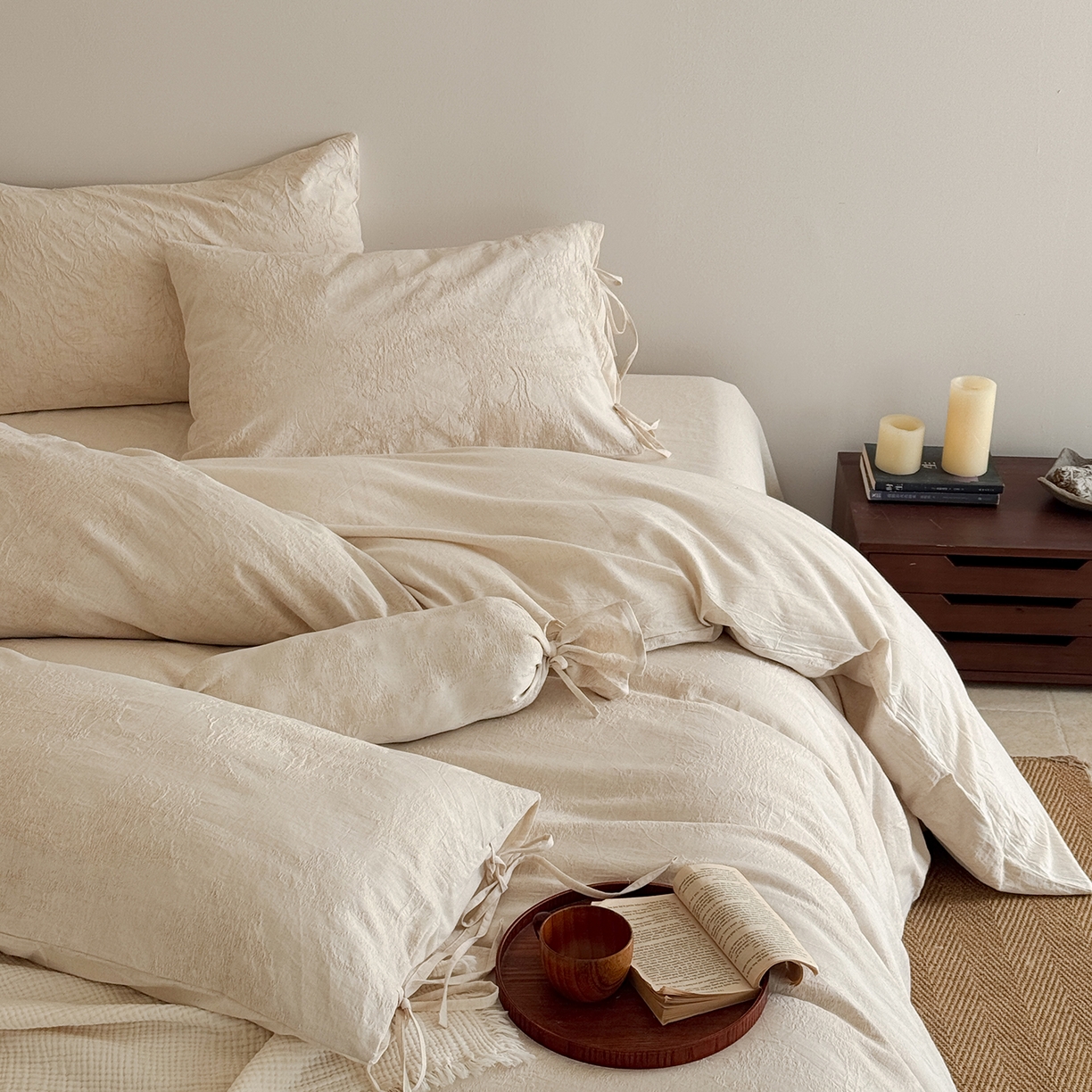 91家纺网 家纺一手货源 找家纺 极简 2026新款全棉亚麻浮雕提花四件套-场景二（控价：小号195标准295加大313） 林间絮语