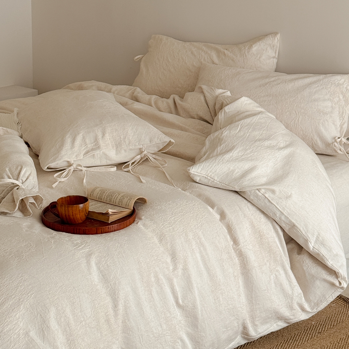 91家纺网 家纺一手货源 找家纺 极简 2026新款全棉亚麻浮雕提花四件套-场景二（控价：小号195标准295加大313） 林间絮语