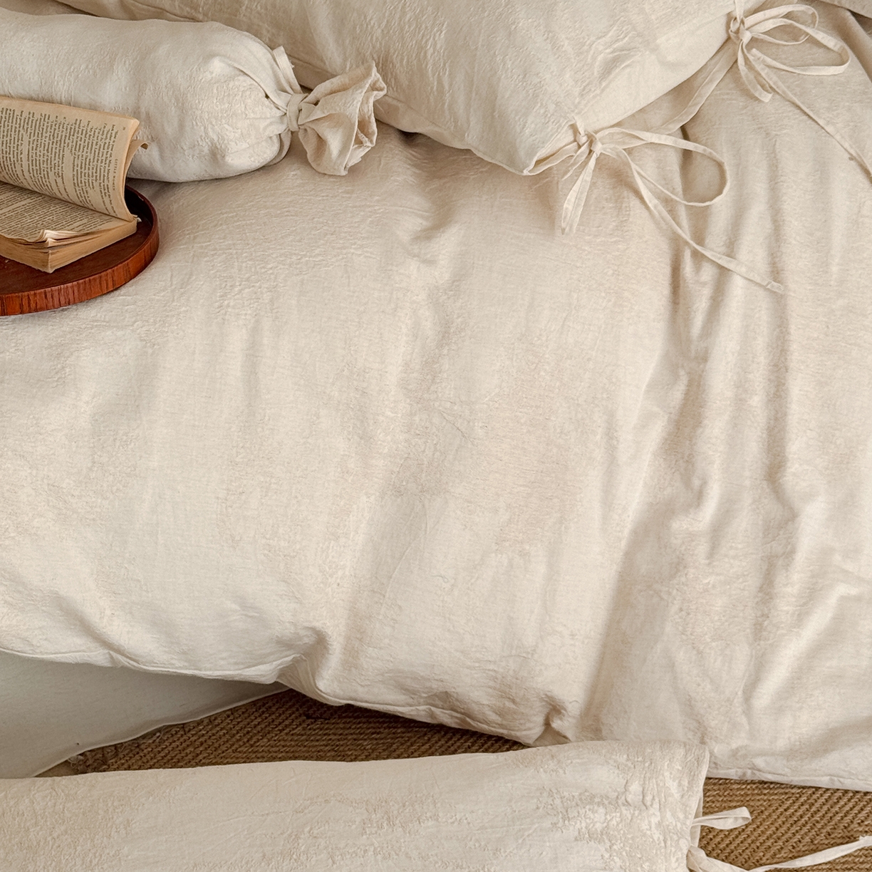 91家纺网 家纺一手货源 找家纺 极简 2026新款全棉亚麻浮雕提花四件套-场景二（控价：小号195标准295加大313） 林间絮语