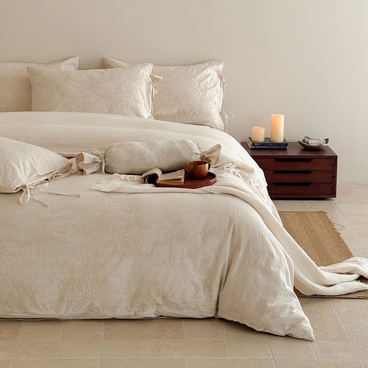 91家纺网 家纺一手货源 找家纺 极简 2026新款全棉亚麻浮雕提花四件套-场景二（控价：小号195标准295加大313） 林间絮语