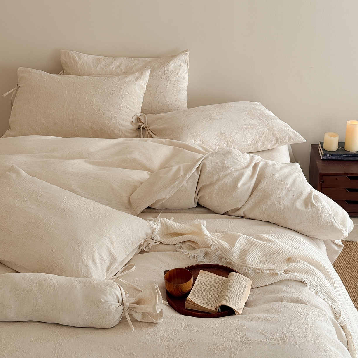 91家纺网 家纺一手货源 找家纺 极简 2026新款全棉亚麻浮雕提花四件套-场景二（控价：小号195标准295加大313） 林间絮语