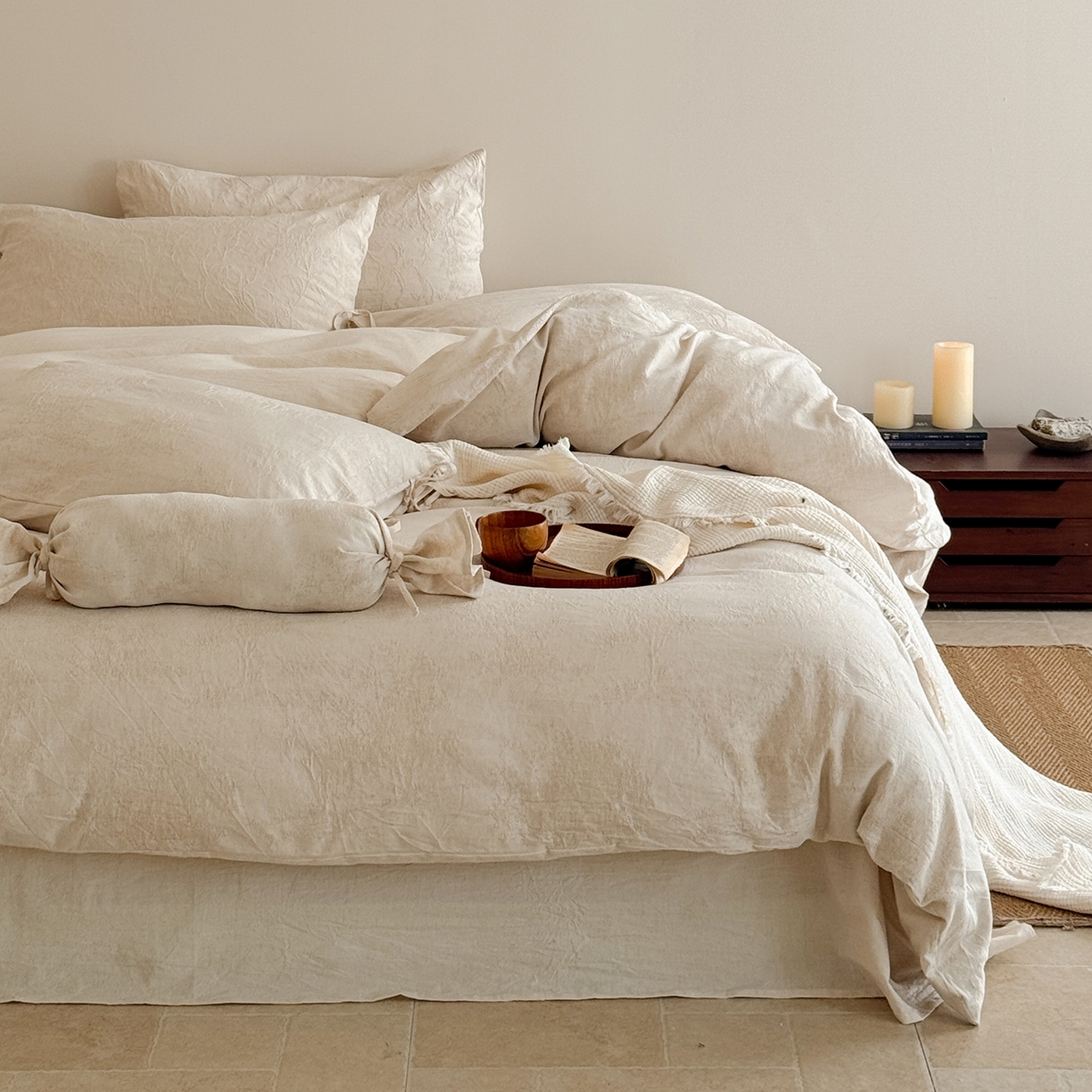 91家纺网 家纺一手货源 找家纺 极简 2026新款全棉亚麻浮雕提花四件套-场景二（控价：小号195标准295加大313） 林间絮语