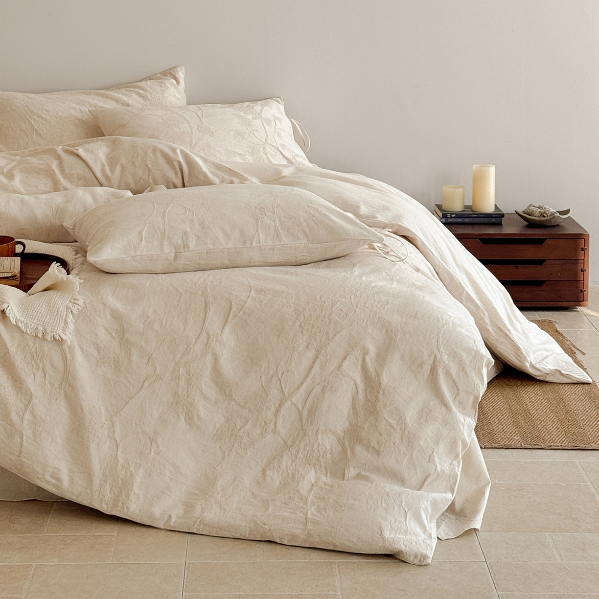 91家纺网 家纺一手货源 找家纺 极简 2026新款全棉亚麻浮雕提花四件套-场景二（控价：小号195标准295加大313） 素秋叶韵