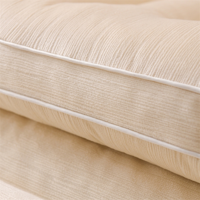 91家纺网 家纺一手货源 找家纺 仁宇枕业 2025新款新品摩卡布兰奇剪花绒低枕头枕芯 摩卡布兰奇剪花绒-打坐熊米色