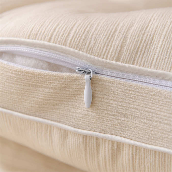 91家纺网 家纺一手货源 找家纺 仁宇枕业 2025新款新品摩卡布兰奇剪花绒低枕头枕芯 摩卡布兰奇剪花绒-打坐熊米色