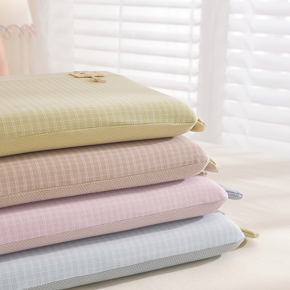 91家纺网 家纺一手货源 找家纺 （总）仁宇枕业 2025新款新品亲肤暖绒礼物熊儿童安抚记忆枕头枕芯