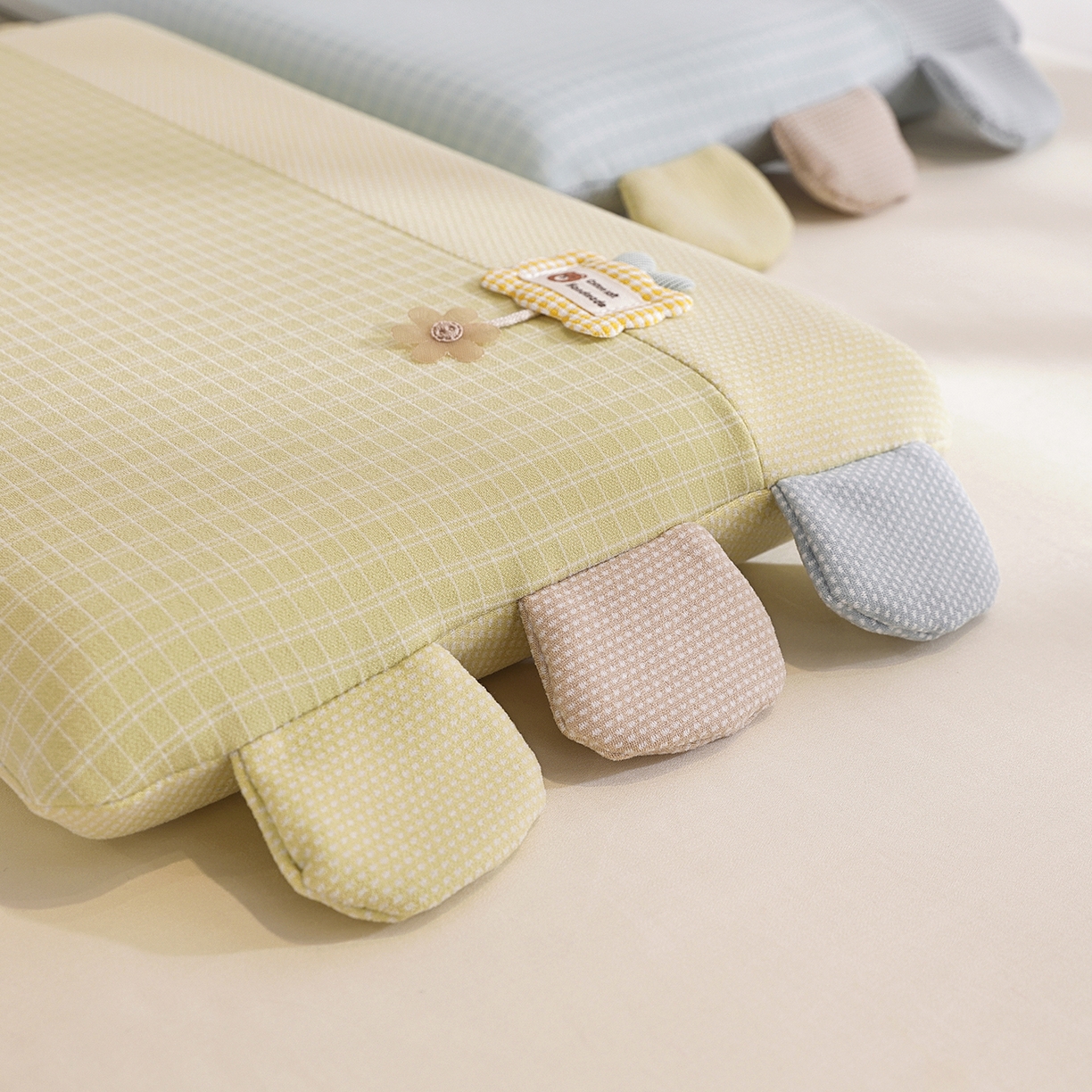 91家纺网 家纺一手货源 找家纺 仁宇枕业 2025新款新品亲肤暖绒礼物熊儿童安抚记忆枕头枕芯 暖绒礼物熊安抚枕-黄色