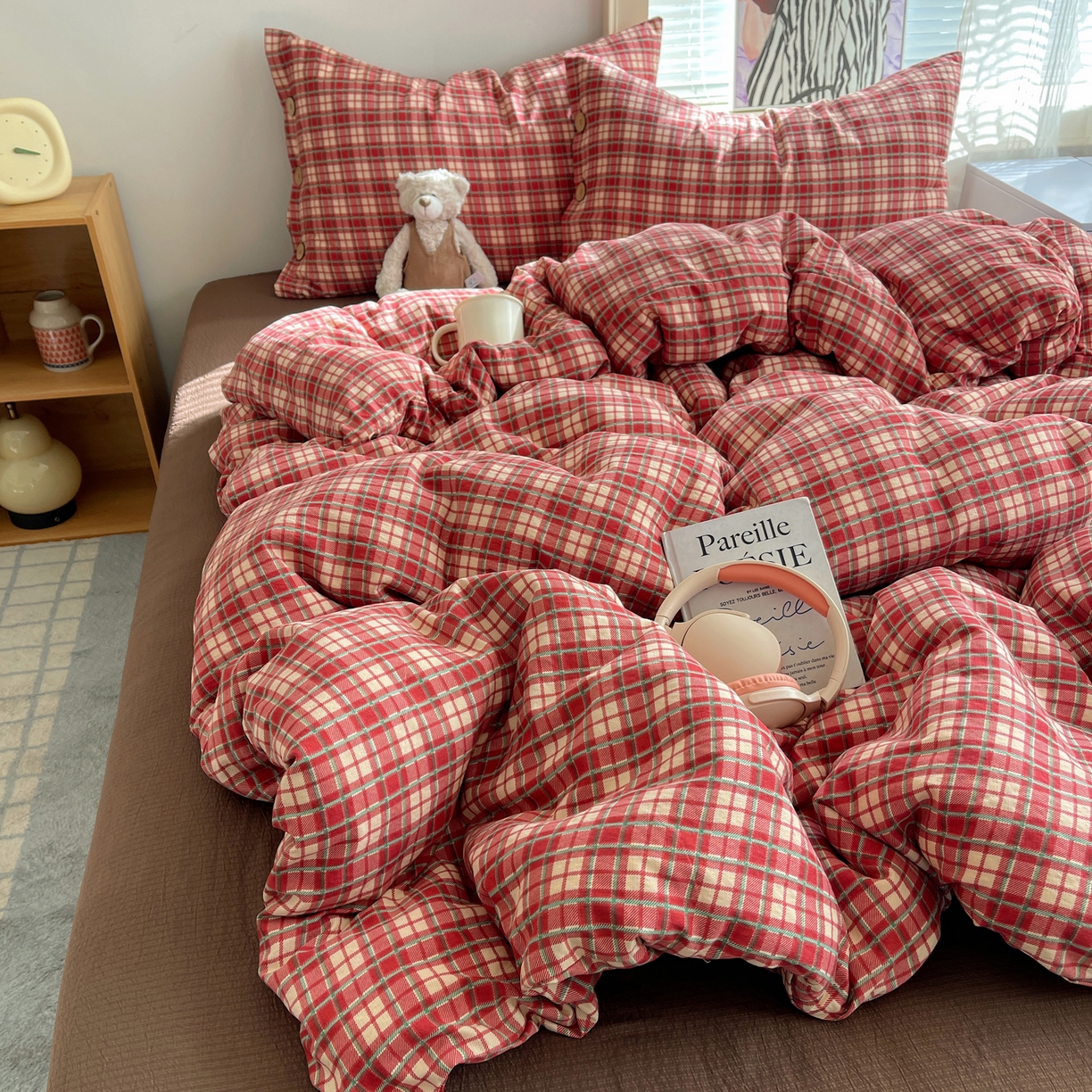 91家纺网 家纺一手货源 找家纺 优兰朵 2025新款新年热款格子条纹双拼繁花云感木棉纽扣款宿舍新款老钱风四件套 圣诞