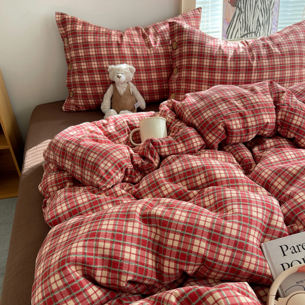 91家纺网 家纺一手货源 找家纺 （总）优兰朵 2025新款新年热款格子条纹双拼繁花云感木棉纽扣款宿舍新款老钱风四件套