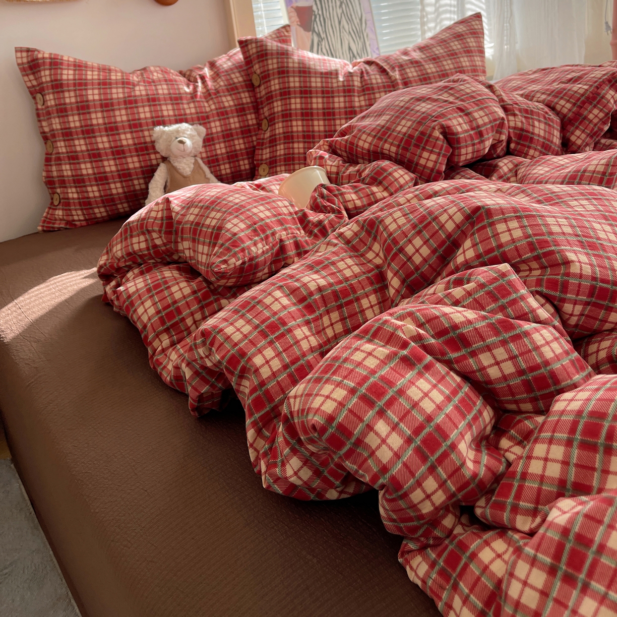 91家纺网 家纺一手货源 找家纺 优兰朵 2025新款新年热款格子条纹双拼繁花云感木棉纽扣款宿舍新款老钱风四件套 圣诞