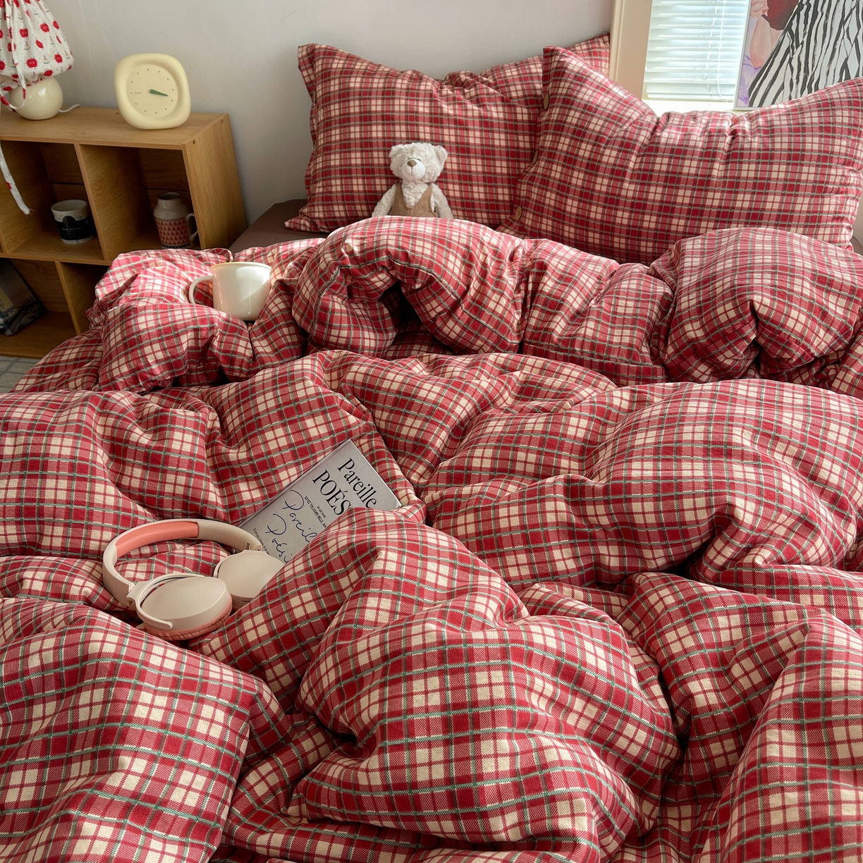 91家纺网 家纺一手货源 找家纺 优兰朵 2025新款新年热款格子条纹双拼繁花云感木棉纽扣款宿舍新款老钱风四件套 圣诞