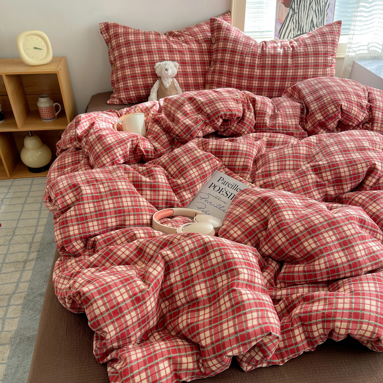 91家纺网 家纺一手货源 找家纺 优兰朵 2025新款新年热款格子条纹双拼繁花云感木棉纽扣款宿舍新款老钱风四件套 圣诞