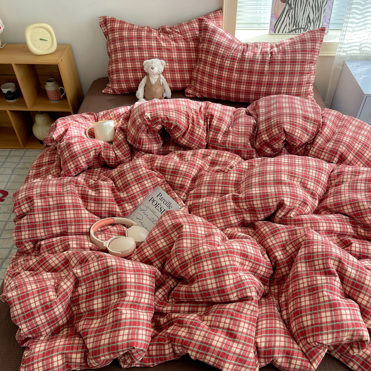 91家纺网 家纺一手货源 找家纺 优兰朵 2025新款新年热款格子条纹双拼繁花云感木棉纽扣款宿舍新款老钱风四件套 圣诞