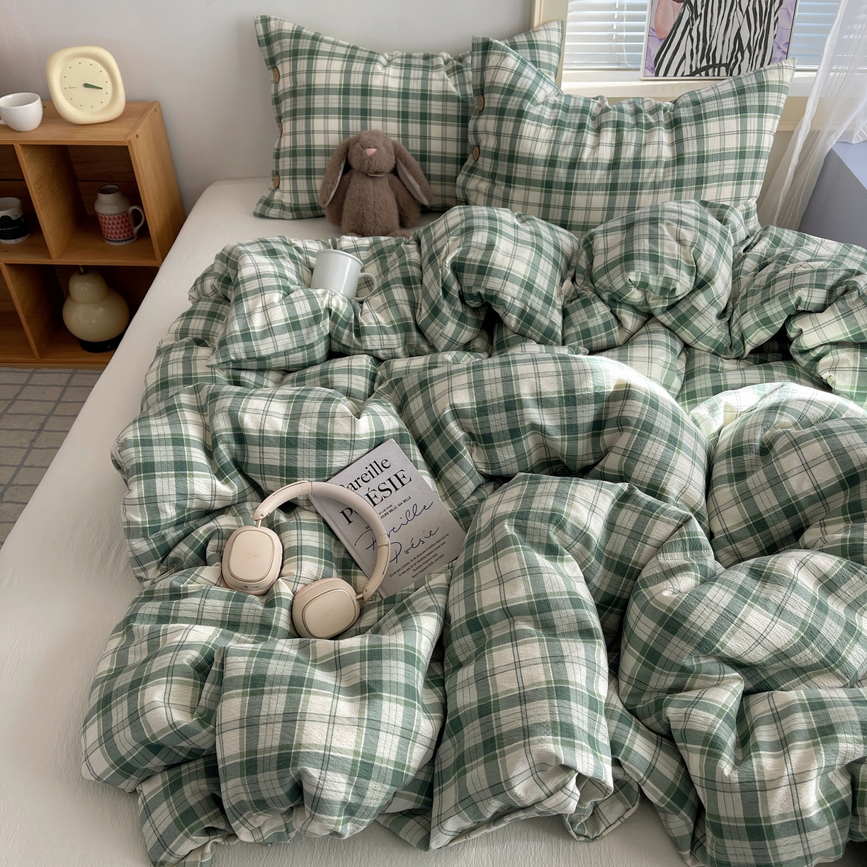 91家纺网 家纺一手货源 找家纺 优兰朵 2025新款新年热款格子条纹双拼繁花云感木棉纽扣款宿舍新款老钱风四件套 青柠