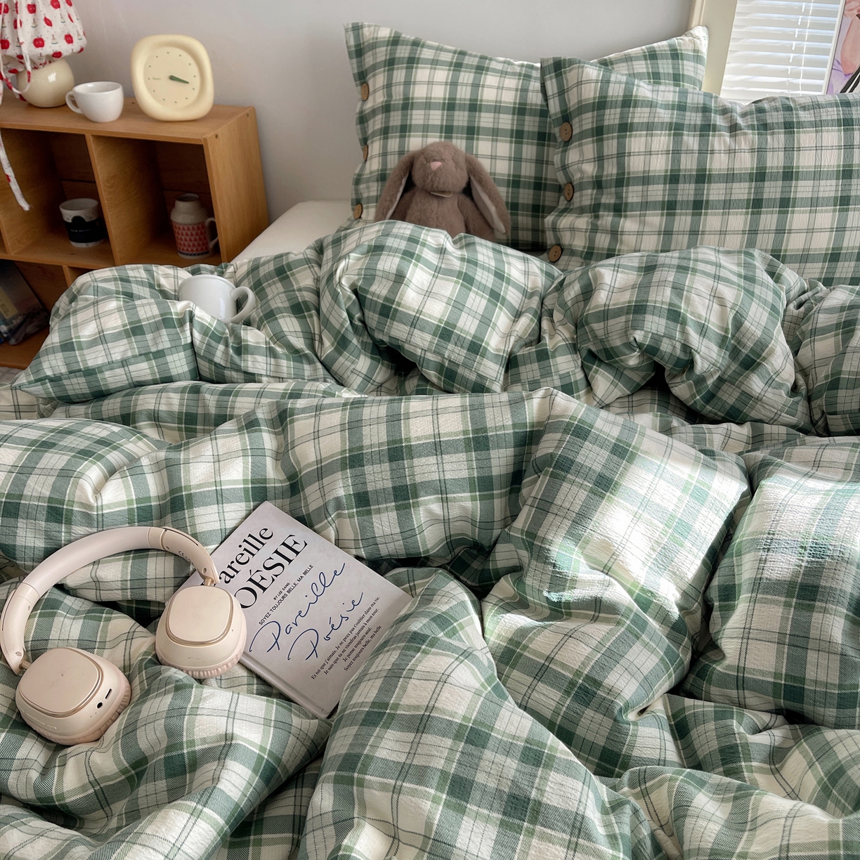 91家纺网 家纺一手货源 找家纺 优兰朵 2025新款新年热款格子条纹双拼繁花云感木棉纽扣款宿舍新款老钱风四件套 青柠