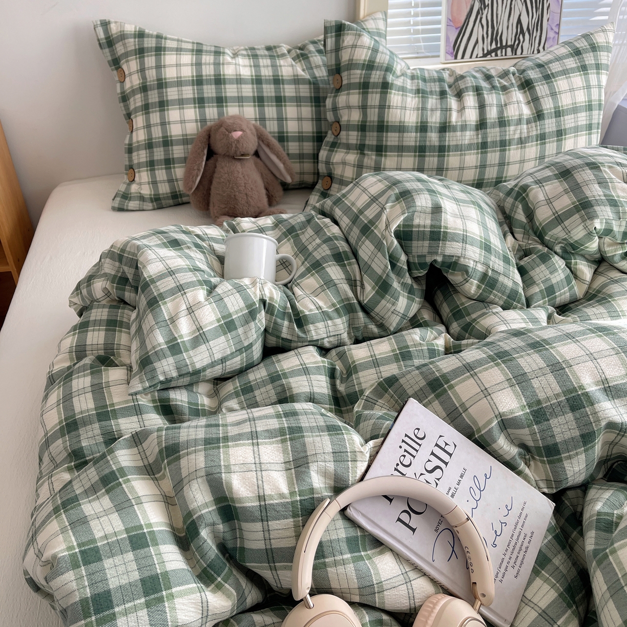 91家纺网 家纺一手货源 找家纺 优兰朵 2025新款新年热款格子条纹双拼繁花云感木棉纽扣款宿舍新款老钱风四件套 青柠