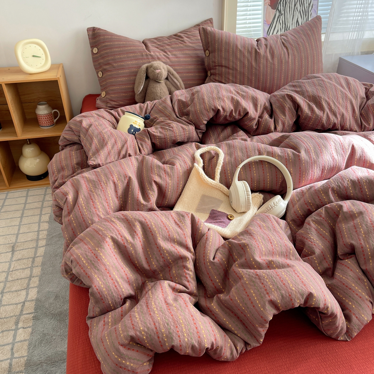 优兰朵 2025新款新年热款格子条纹双拼繁花云感木棉纽扣款宿舍新款老钱风四件套 相思红豆