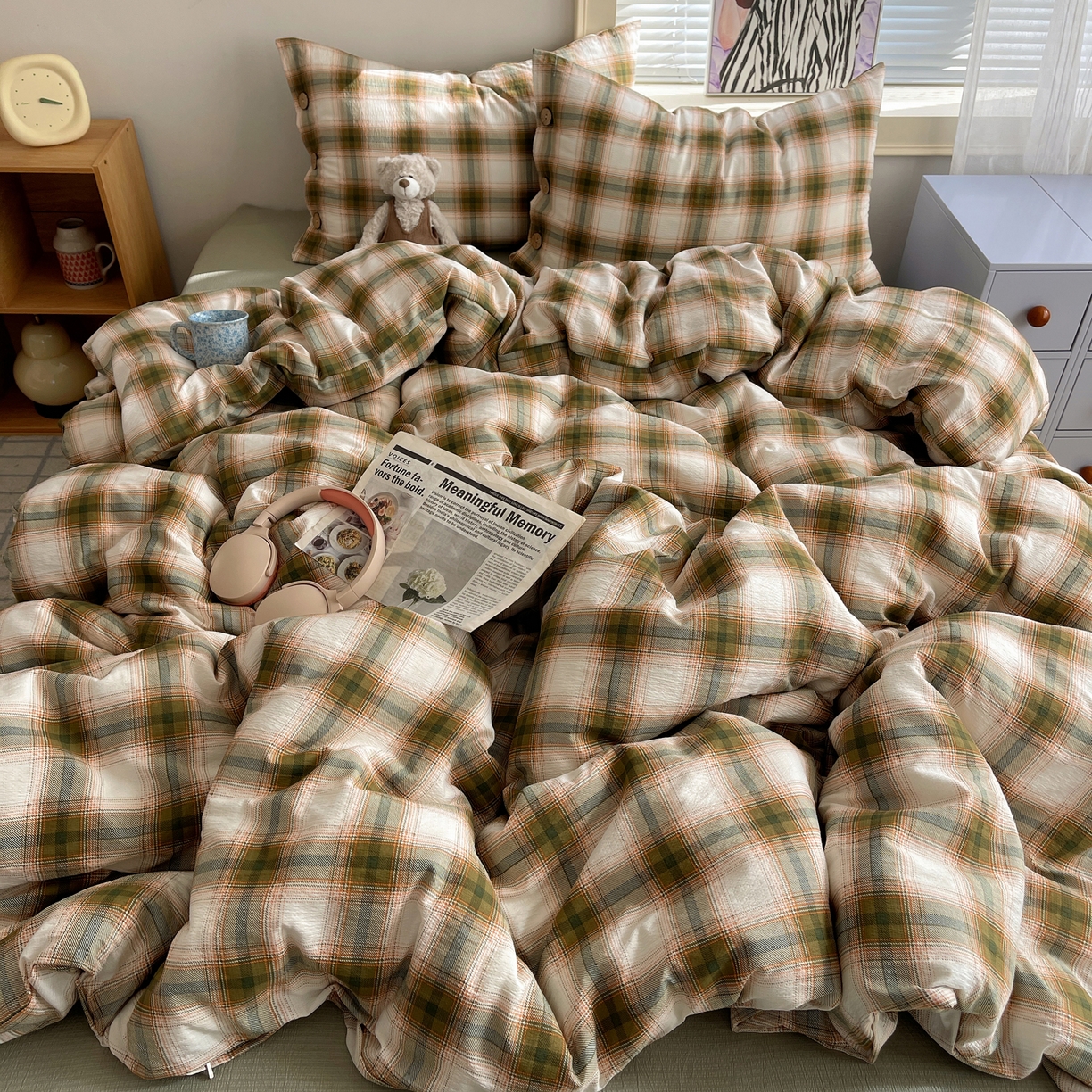 91家纺网 家纺一手货源 找家纺 优兰朵 2025新款新年热款格子条纹双拼繁花云感木棉纽扣款宿舍新款老钱风四件套 葵野