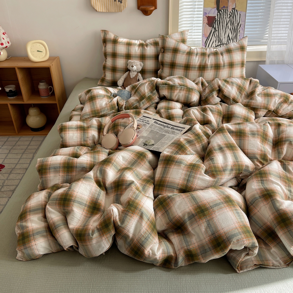 91家纺网 家纺一手货源 找家纺 优兰朵 2025新款新年热款格子条纹双拼繁花云感木棉纽扣款宿舍新款老钱风四件套 葵野