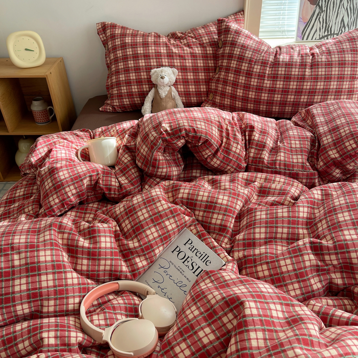 91家纺网 家纺一手货源 找家纺 优兰朵 2025新款新年热款格子条纹双拼繁花云感木棉纽扣款宿舍新款老钱风四件套 圣诞