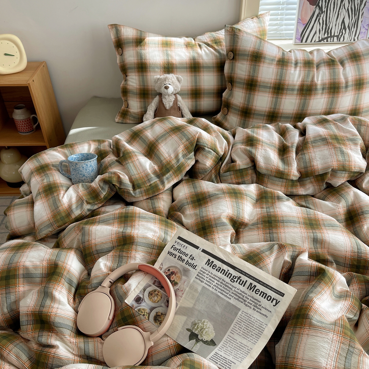 91家纺网 家纺一手货源 找家纺 优兰朵 2025新款新年热款格子条纹双拼繁花云感木棉纽扣款宿舍新款老钱风四件套 葵野