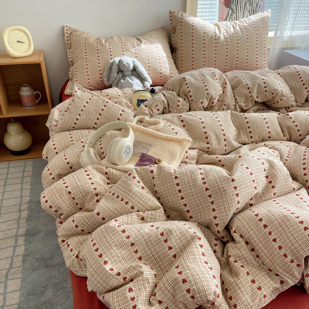 91家纺网 家纺一手货源 找家纺 优兰朵 2025新款新年热款格子条纹双拼繁花云感木棉纽扣款宿舍新款老钱风四件套 六子棋莓