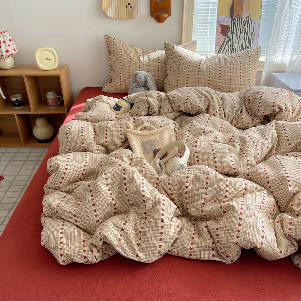 91家纺网 家纺一手货源 找家纺 优兰朵 2025新款新年热款格子条纹双拼繁花云感木棉纽扣款宿舍新款老钱风四件套 六子棋莓